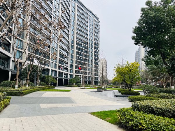 杭州余杭闲林融创未来海溪汀苑未来海3房2卫,家具配齐人车分流,小区