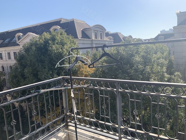 上海松江松江大学城九龙仓兰宫松江大学城地铁站,万达广场附近,近有轨