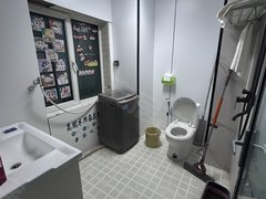 阿克苏阿克苏市阿克苏城区天百对面 25楼电梯房精装 年租18万月租压一付一1800出租房源真实图片