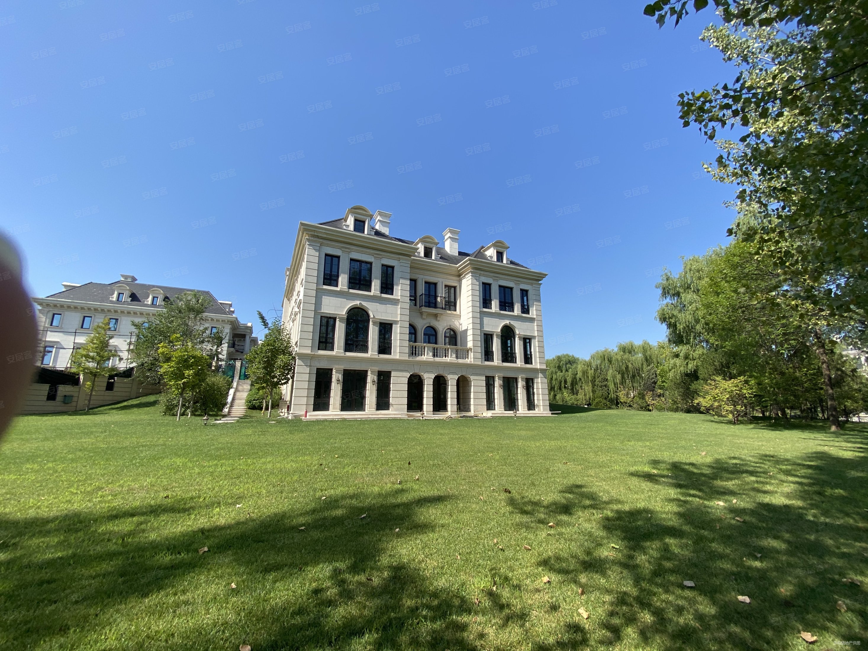 远洋lavie6室3厅6卫1588㎡南北16000万