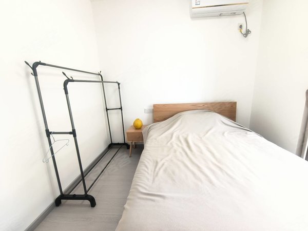 弥勒新世界佛城广场湖景御翠园生态园旁小高层精装带家具家电低价出租拎包入住第一次出租可以出租房源真实图片