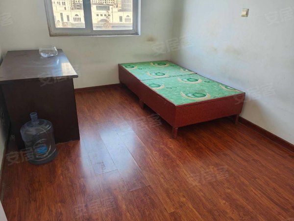 东营东营区东城伟浩御景广场整租!简装伟浩御景三室!家具家电齐全出租房源真实图片