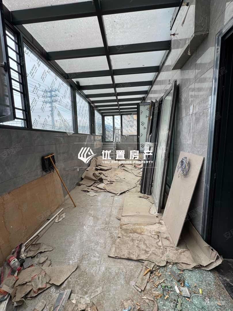 麓湖宫(一期)4室2厅2卫124.28㎡南北85万