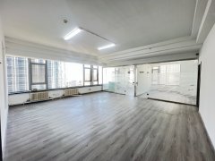 时代广场221平~新装修~玻璃隔断~年租金12万就租随时看房