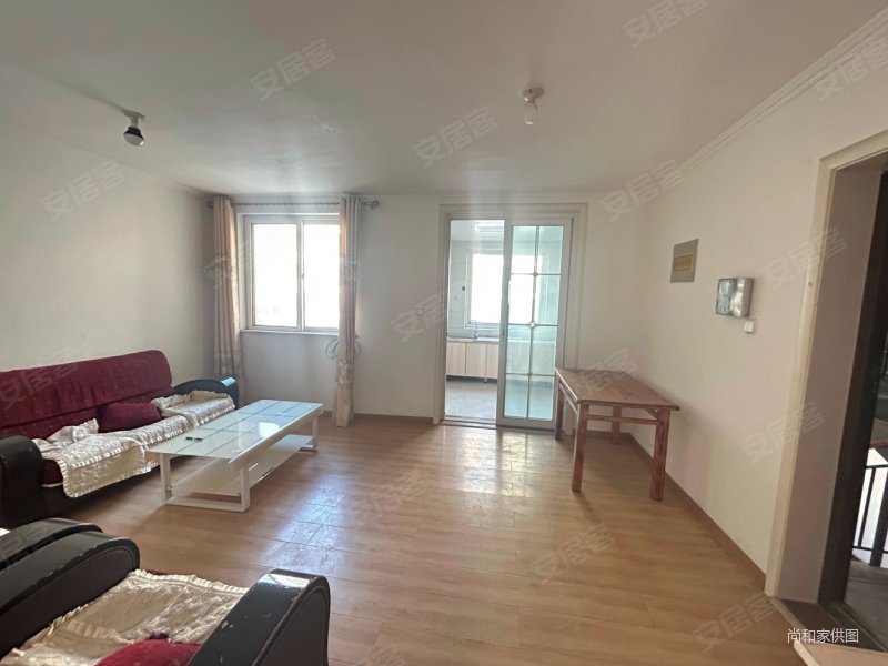 龙山花园7628平57万2室1厅1卫