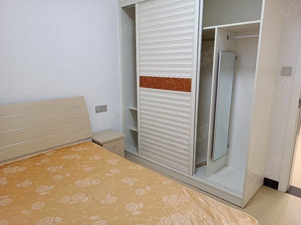 昆明五华龙泉路万彩城(商住楼)新出百爵公寓精装loft两居室公寓出租