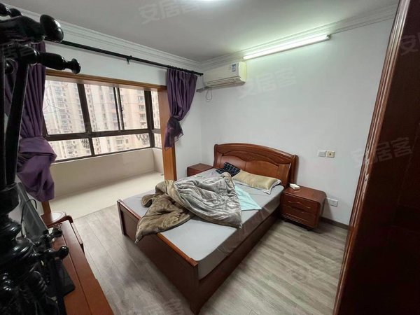 上海浦东三林绿波家园芦恒路地铁站!