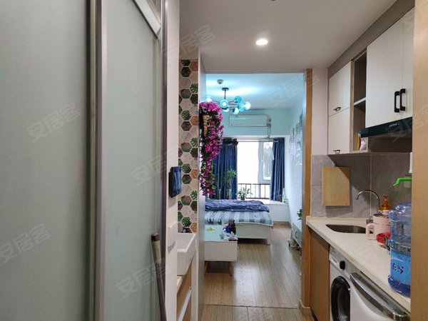 郑州高新区科学大道高新万科广场万科广场公寓33平整租.