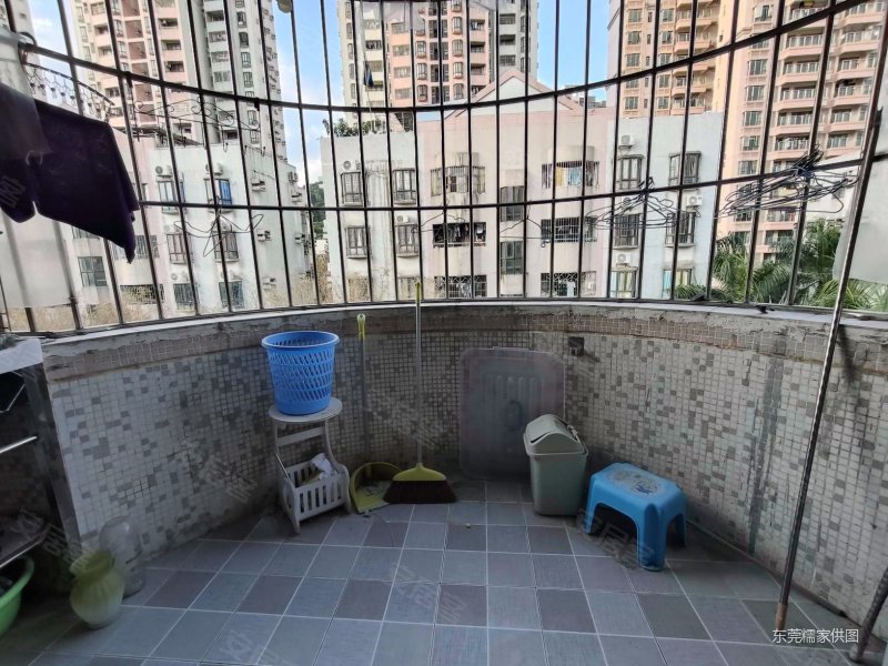 帝景花园满二南向采光好购物方便出行方便环境优美