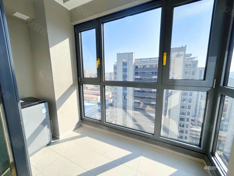 停车方便 有电梯 高楼层视野好 小三居 板楼 正规商品房,万科未来城