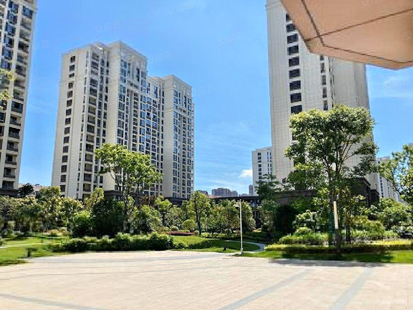 霞镜新城三区3室2厅1卫52㎡南北172万