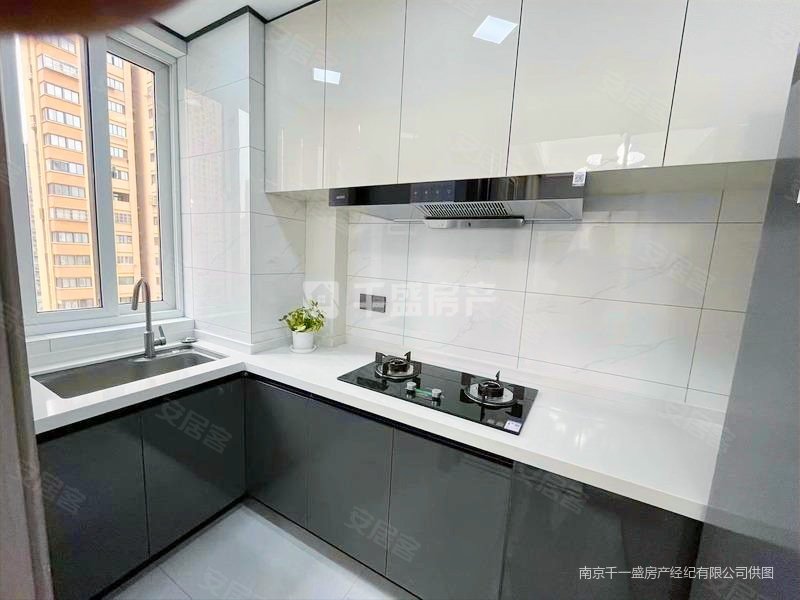 莉湖花园 精装3房 单价9000多入住南京   北小科利华急