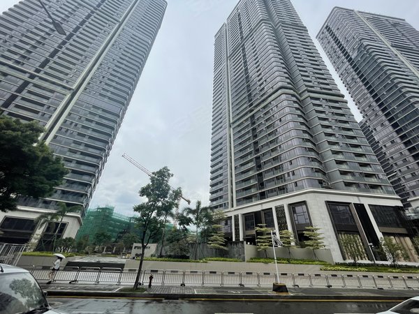 深圳罗湖莲塘东海富汇豪庭东海富汇豪庭 2室2厅1卫 配套齐全  精装修