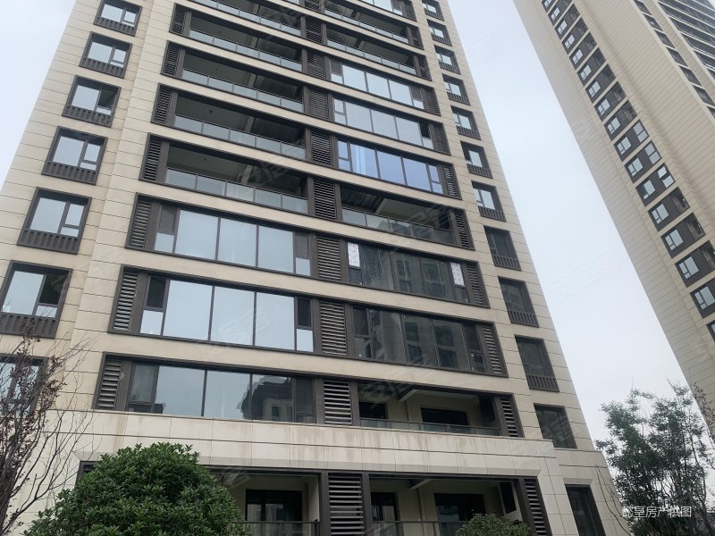 次新房 产权清晰 南北通透 带电梯 中间楼层采光好 超低密度,蓝城兰园