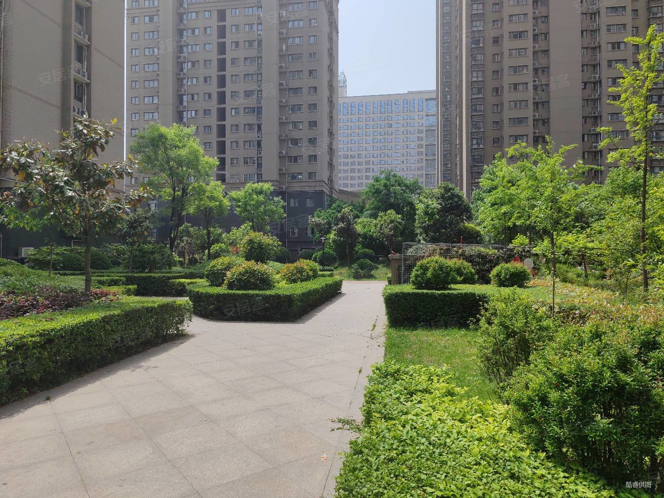 罗马景福城 自住    环境好 四面不临街 自住精装