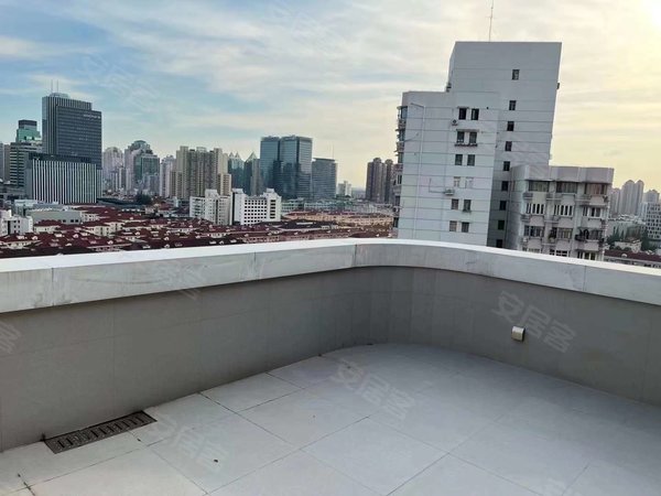 上海长宁中山公园碧云公寓中山公园板块 现代简约装修 超大落地窗顶楼