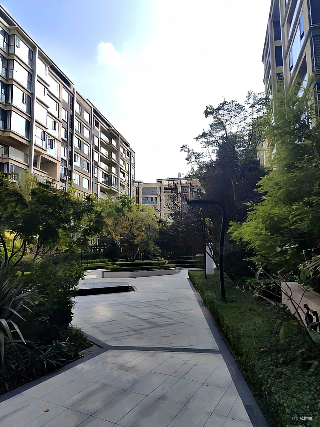 花溪公园班芙小镇单价5800随时看房产权满二无尾款可马上过户