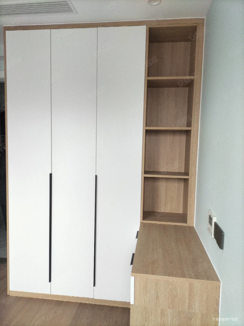 海湖府3室2厅1卫99平方210万南北通透精装修,海湖