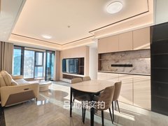 深圳光明光明带8米大阳台 业主自住精心配置的115平四房两厅两卫 急租出租房源真实图片