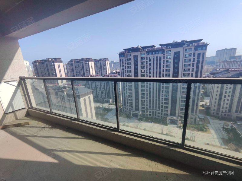 改善小区珑玺湾落地双阳台南北通透采光很好