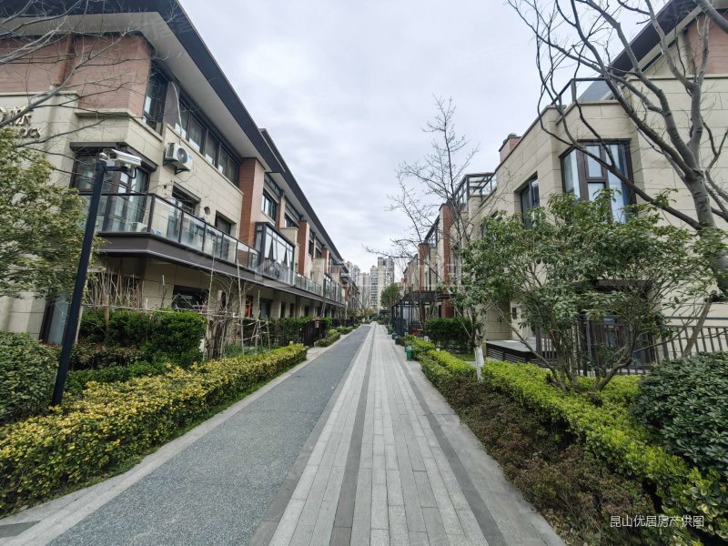 万悦花园 111平三房二卫未住过 楼层好 房东急售,万科公园大道(昆山)