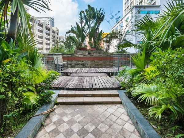 深圳龙华龙华丹枫雅苑新华中学旁  南北通透 精装修 宜住家!