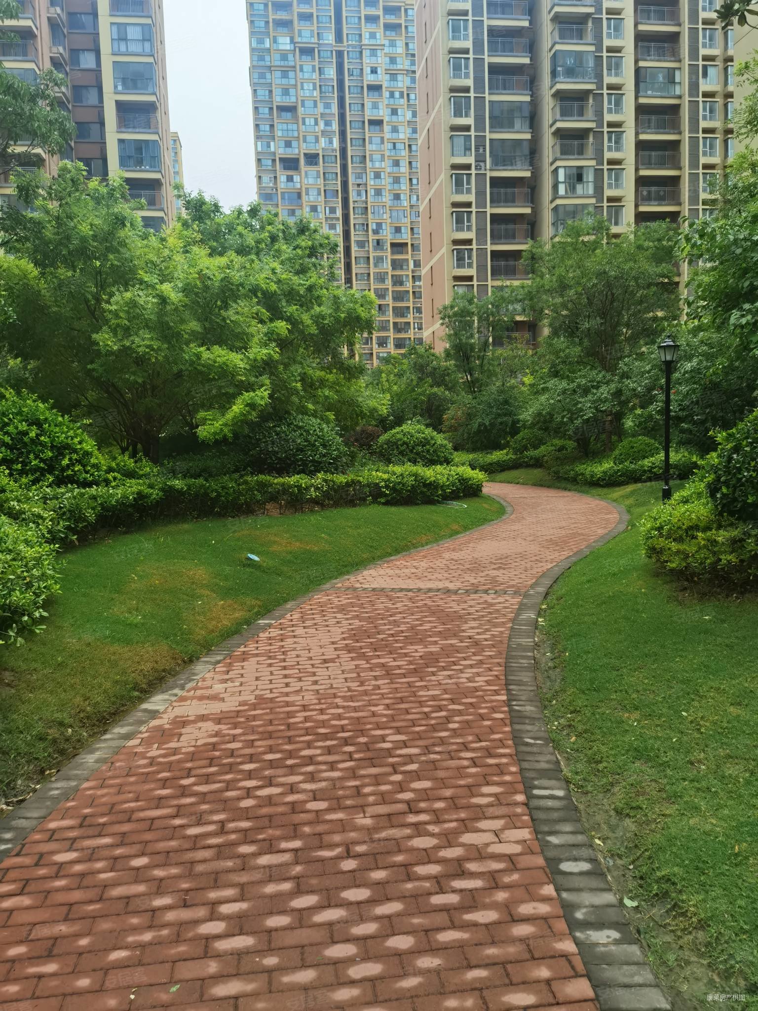 翰林雅苑两室两厅带储藏室地下室中间楼层