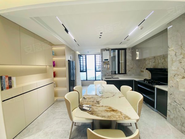 南宁青秀凤岭南保利冠江墅冠江墅大平层,江景房,可短租,可月付,房东