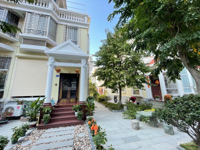 金峰山庄4室2厅5卫214.53㎡南北1980万