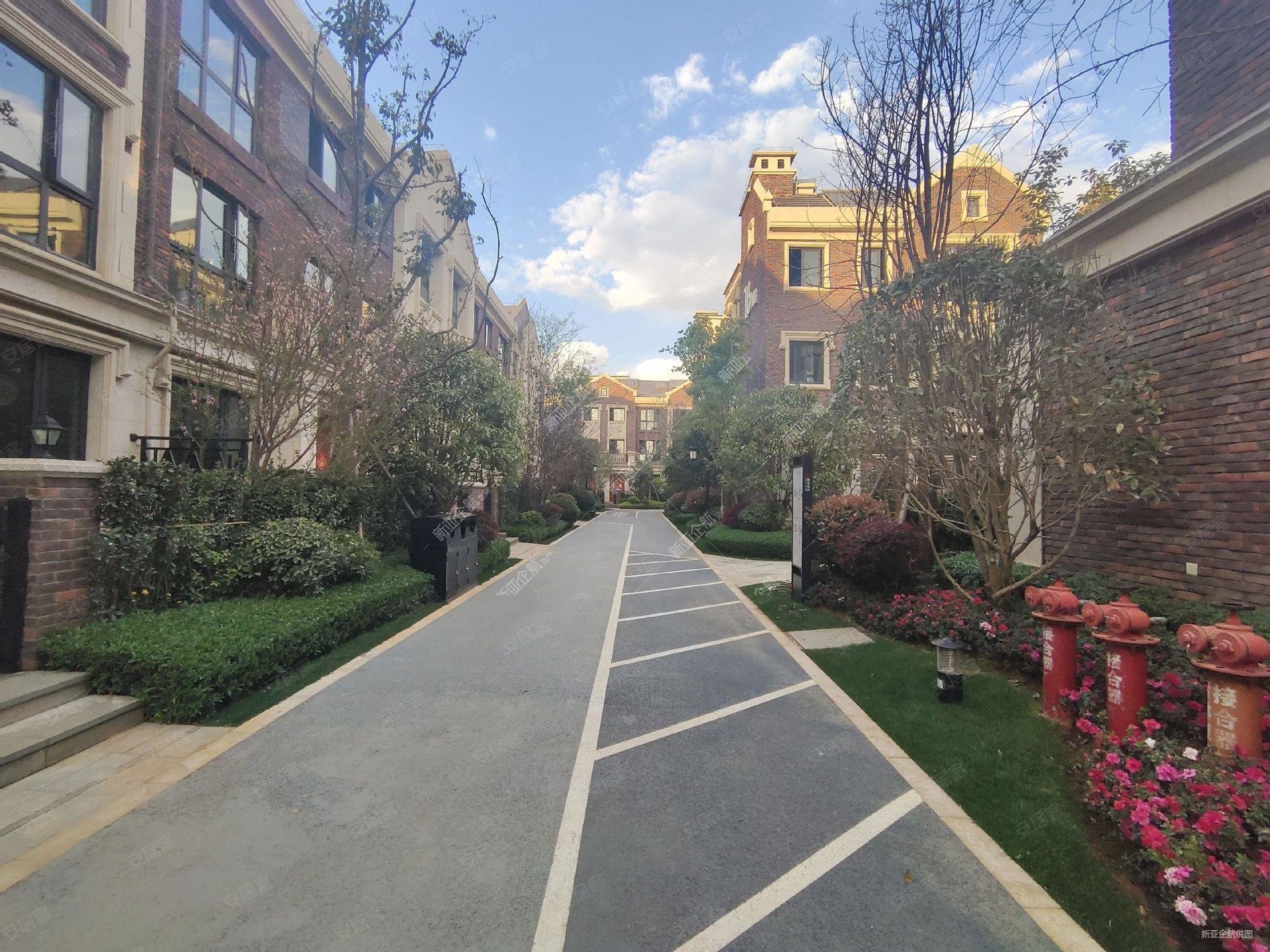 俊发滇池one16组团伊顿庄园二手房,755万,5室2厅,3卫,282平米-昆明