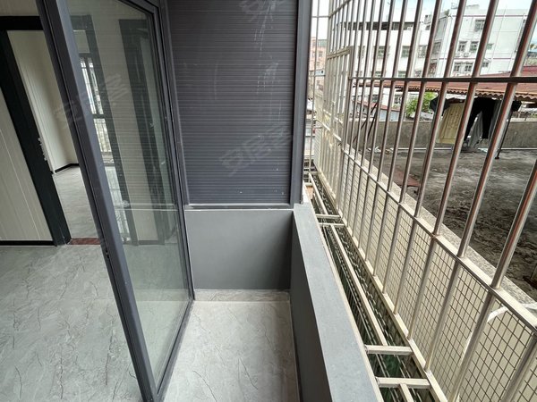 深圳布吉下水径下水径新村布吉地铁站 精装一房一厅带大阳台 采光好