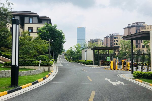 万科蓝山优点,不足,万科蓝山怎么样,万科蓝山周边房产中介经纪人评价-