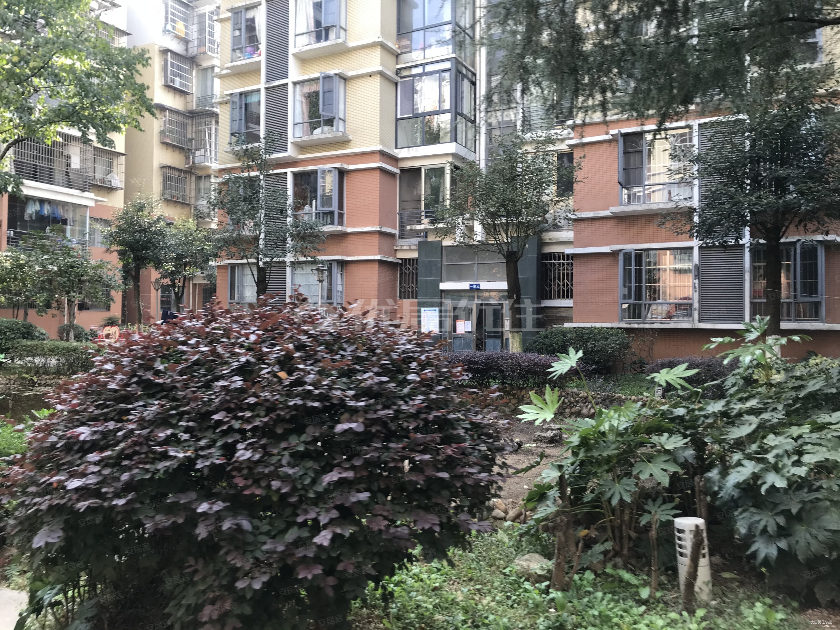 香江花园3室2厅2卫127㎡南北88万