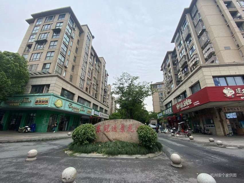 满五 近地铁,电梯房顶跃,得房率高,采光好,东城丽景二手房,200万,2室2