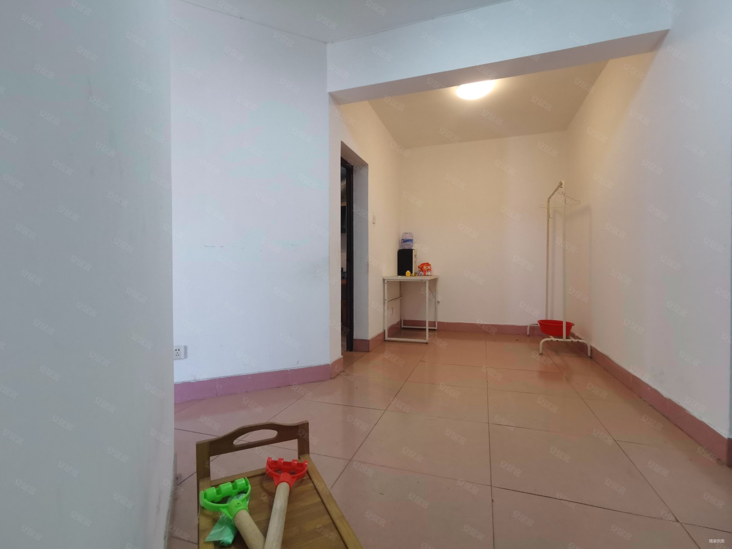 前海花园4室1厅1卫89.45㎡南530万