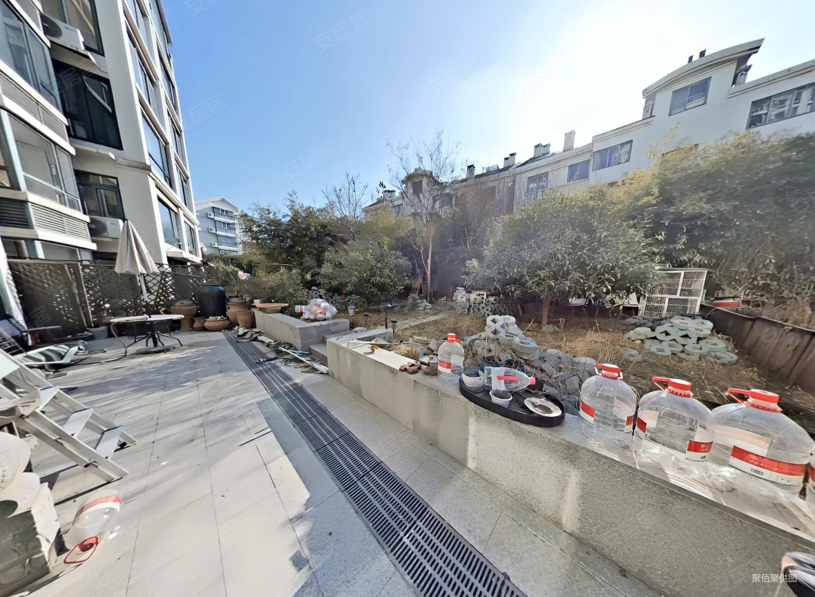 山水名园二期6室4厅4卫142.71㎡南北999万