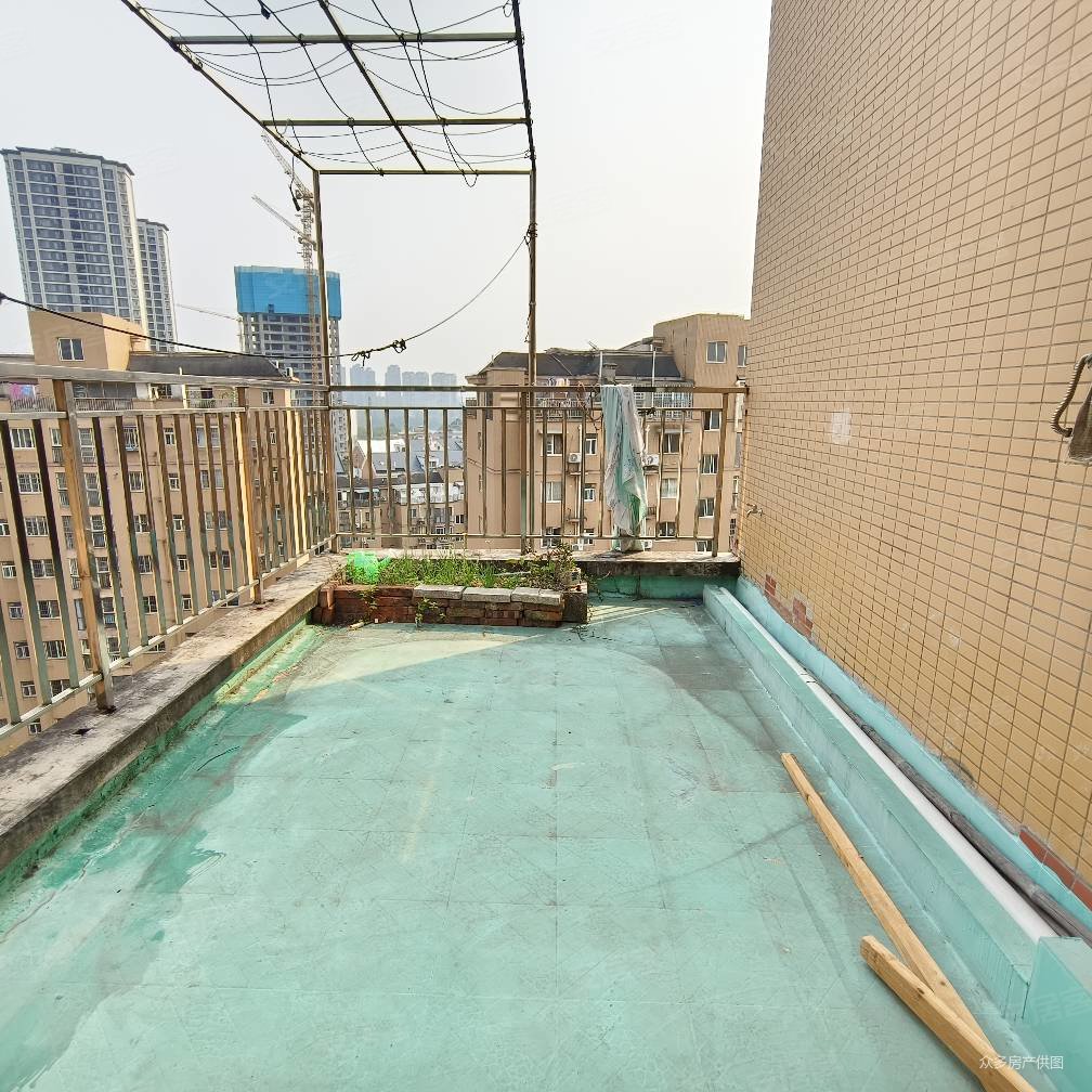 带露台电梯楼中楼,4房,单价5字头,户型方正采光通风好,望泰北城华府