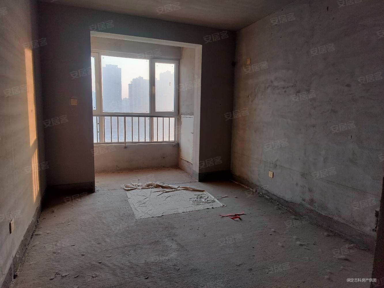 荣联天下城(北区)3室2厅2卫141.1㎡南北86万