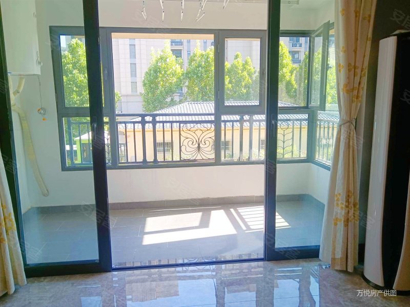 恒大龙奥御苑 中间楼层 小区新 装修好 临地铁 交通便捷