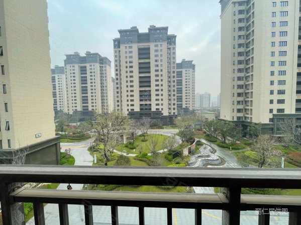 靠近地铁口附近商业旁边学q,感兴趣的可来,新城金樾府二手房,270万,3