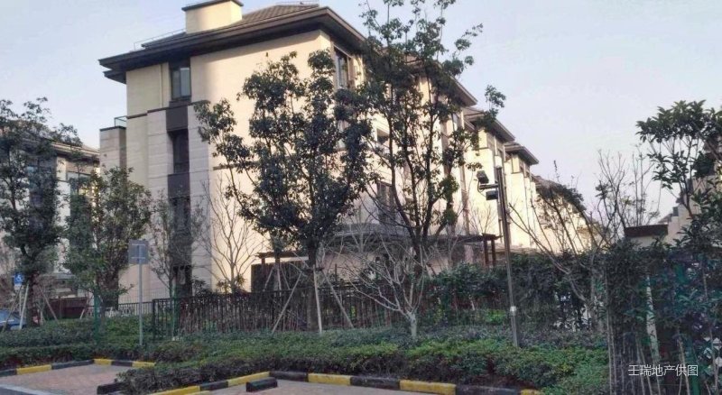 急急急 电梯东边套 超大花园 双车位 随时看房,保利艾庐二手房,1050万