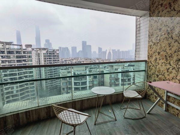 广州海珠广州塔珠江帝景苑珠江帝景 顶层复式 带30方平台 精装5房 双