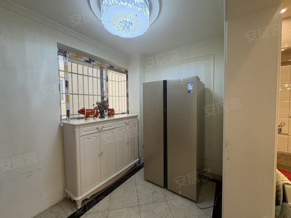 凉山西昌长安中中信国际花城西客站 中信国际花城 套三 精装修 家具家电齐全 拎包入住出租房源真实图片