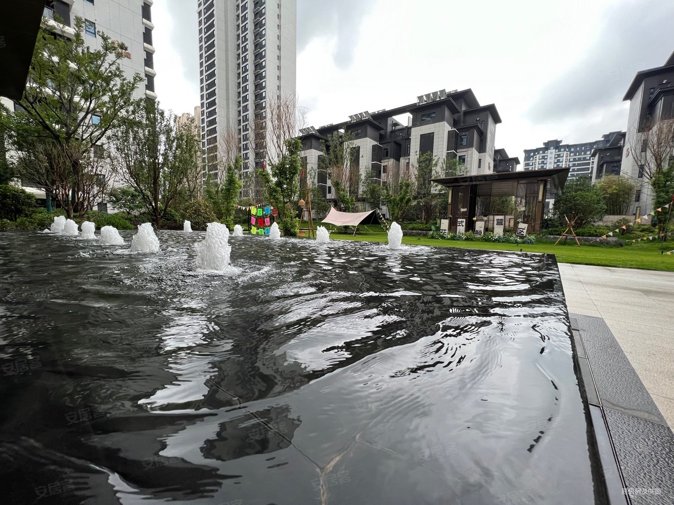 天地源兰樾坊4室2厅2卫154㎡南北242万