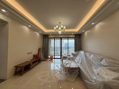 阳春春城春城城区首租！星海湾中层精装三房月租金1500元即可拎包入住！出租房源真实图片