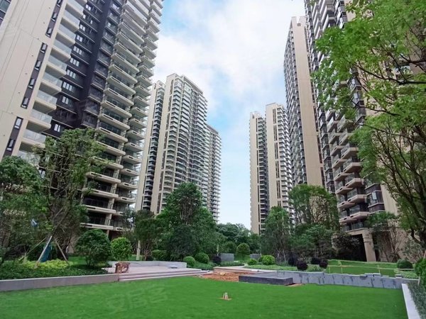 南宁江南五一路骋望珺玺一线江景房小区,花园式小区环境,精装三房