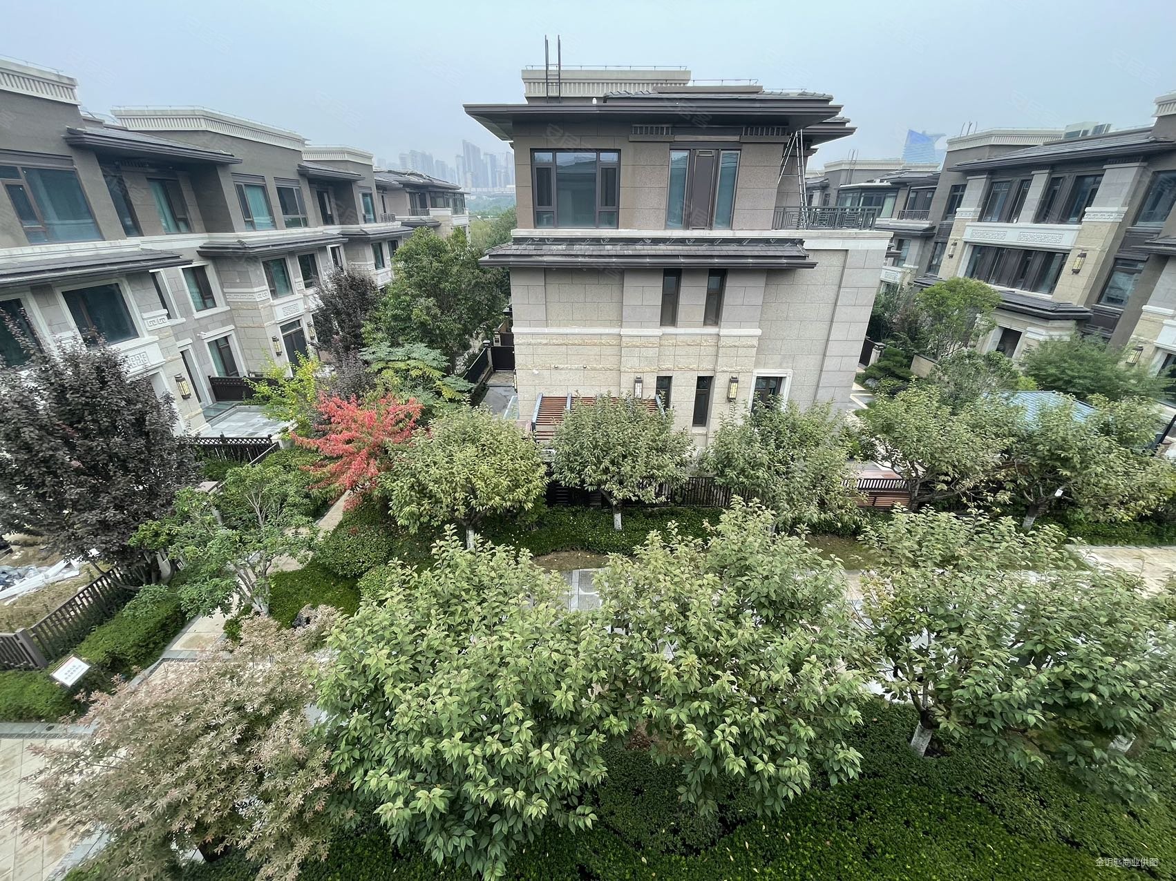 金地九玺纯别墅区毛坯联排边户带花园独立车库双满