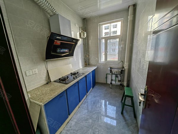 阳泉平定平阳路紫东小区北暂石小区简装三室,交通便利,拎包入住.