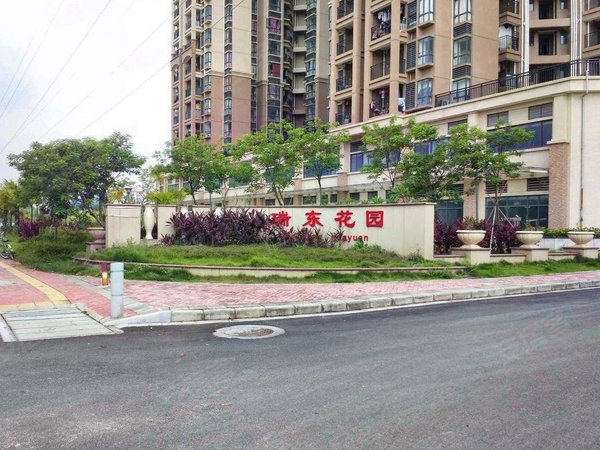 广州黄埔文冲瑞东花园瑞东花园 精装三室两厅 家私电器齐全 车位充足