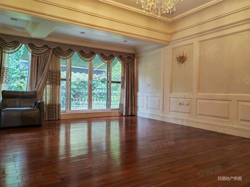 200平米大花园,可养鱼(端头位,视野通风很好)随时可看房,颐园(别墅)二